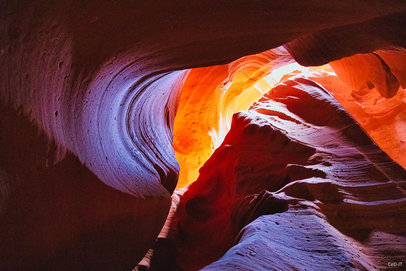 Canyon aux parois colorées