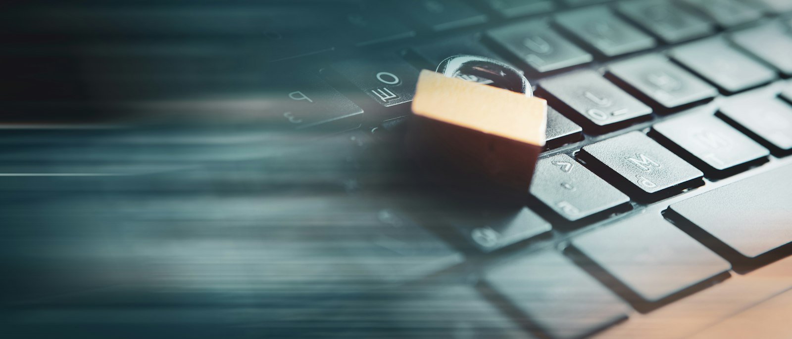 Cadenas posé sur un clavier d'ordinateur