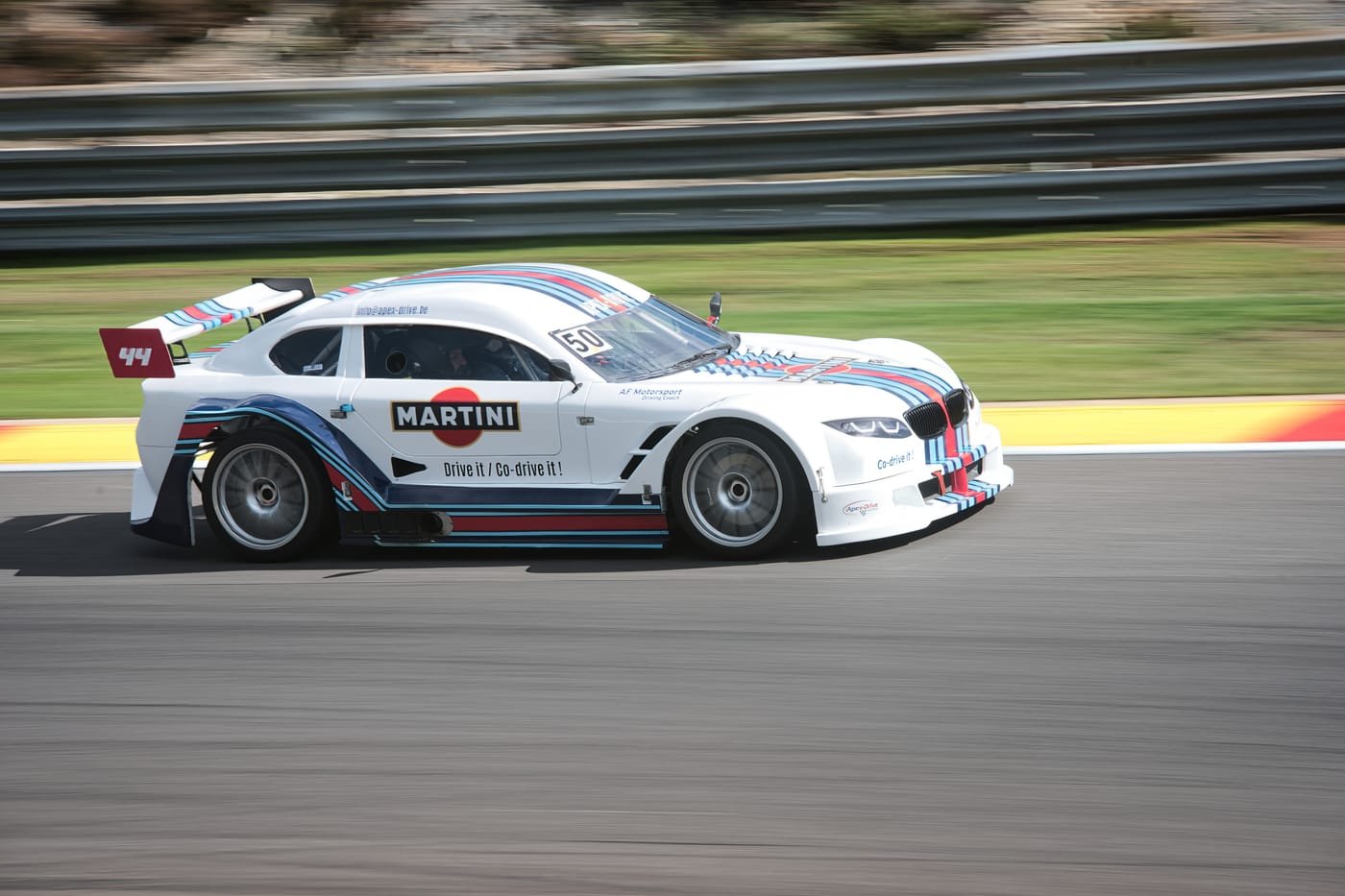 Voiture de course Apex-Drive à Spa-Francorchamps