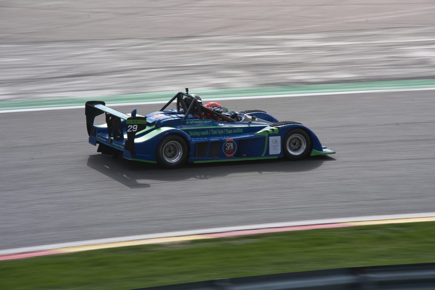Voiture de course Apex-Drive à Spa-Francorchamps